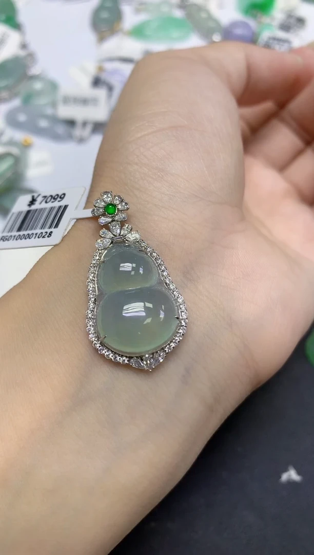 颈饰18K金镶嵌翡翠天然缅甸翡翠A货百元以上9元证书费自理