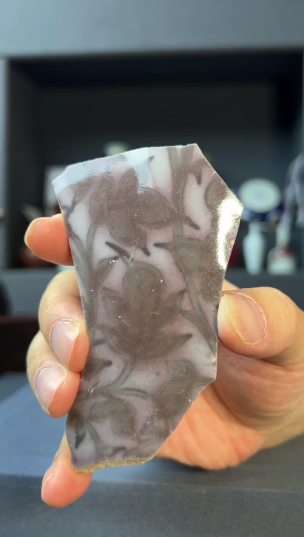 瓷片红釉花卉陶瓷瓷片