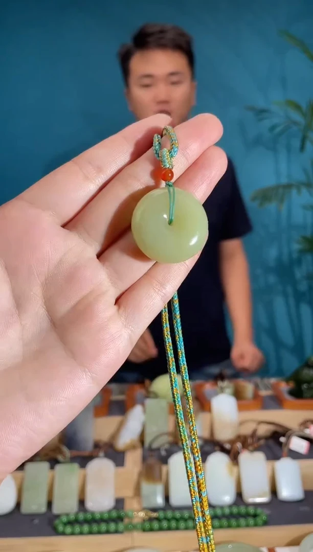 和田玉未镶嵌颈饰1