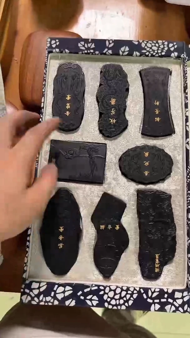 16徽墨一锭刚子与他的砚友们（特价板子不指定）