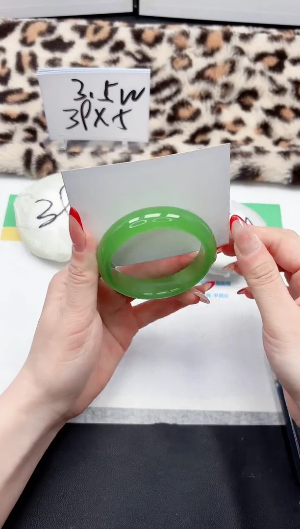 【闪购商品】石英质玉手镯未镶嵌229-56