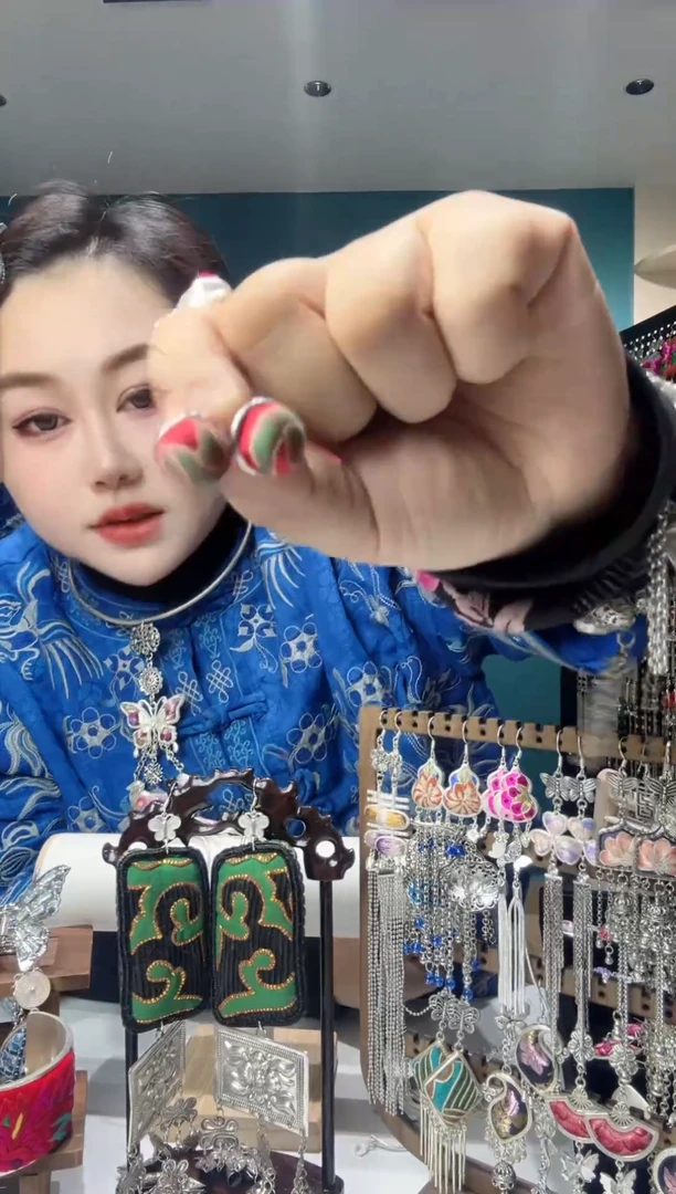 【闪购商品】刺绣纯手工苗绣非遗耳钉