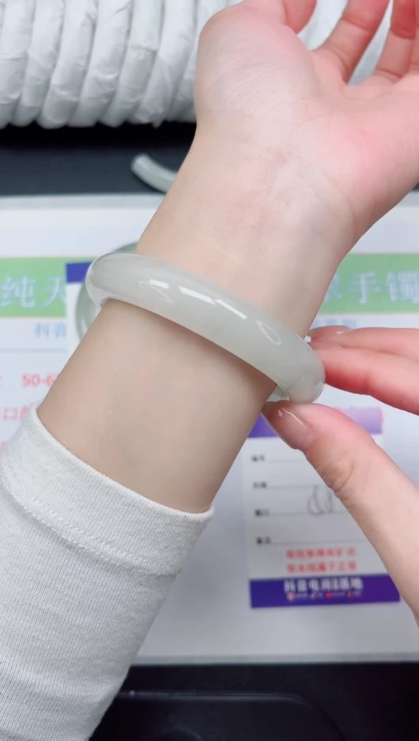 【闪购商品】石英质玉手镯未镶嵌193-58.2