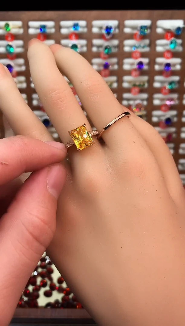 银S925镶嵌戒指黄晶.....