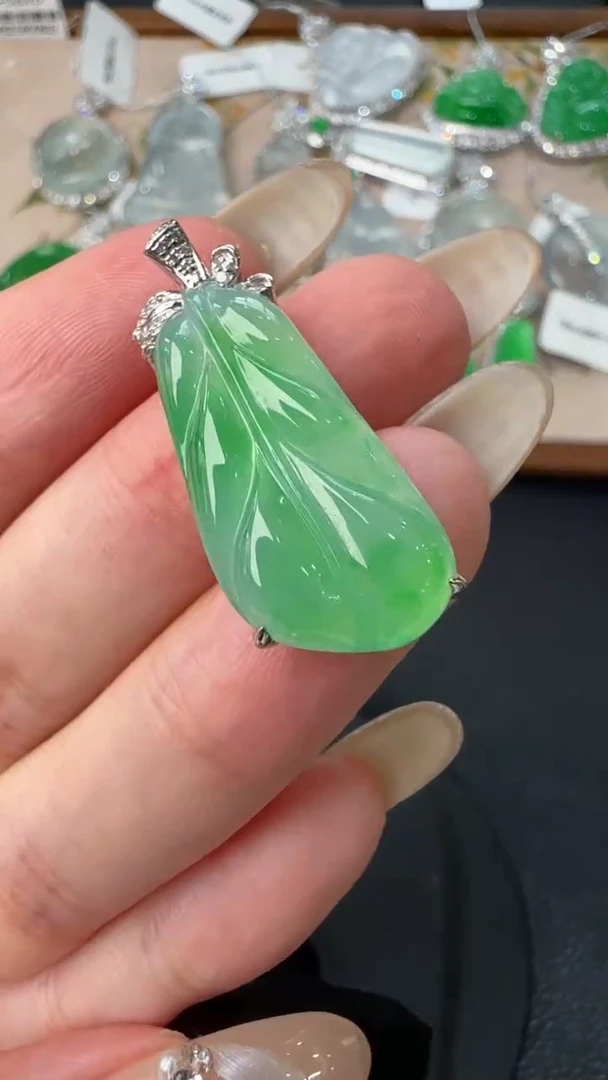 【闪购商品】翡翠吊坠(不含链)18K金镶嵌62
