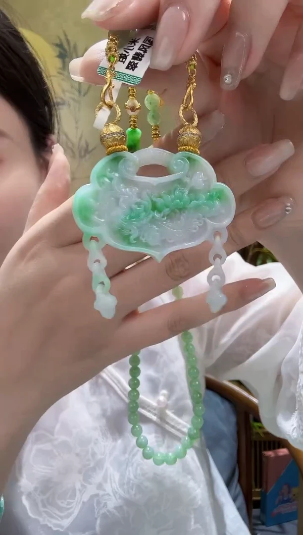 颈饰未镶嵌翡翠吊坠