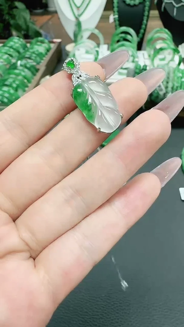 未镶嵌1石英质玉（非洲翠）/1807