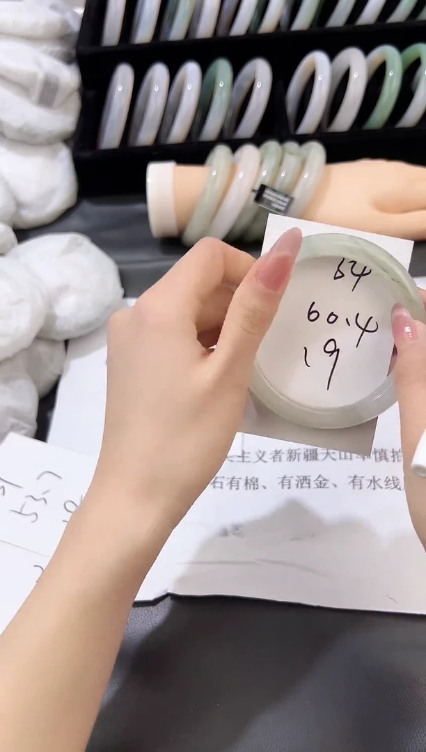 未镶嵌手镯石英质玉34