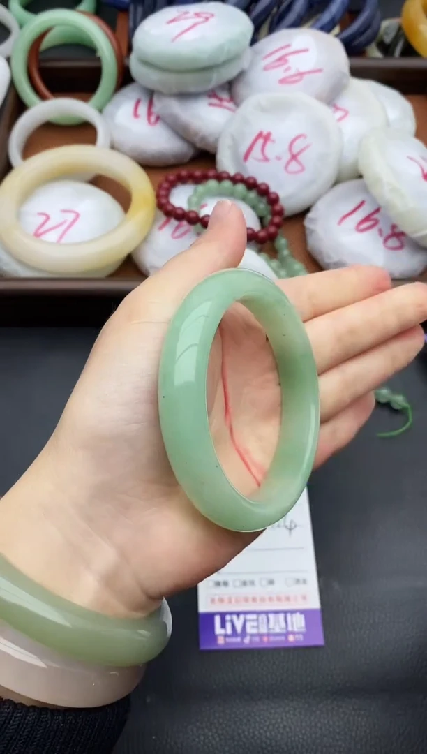 未镶嵌手镯石英质玉71+60.4