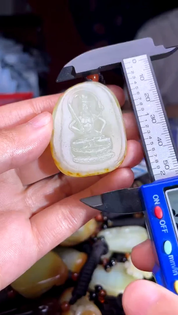 和田玉未镶嵌颈饰1