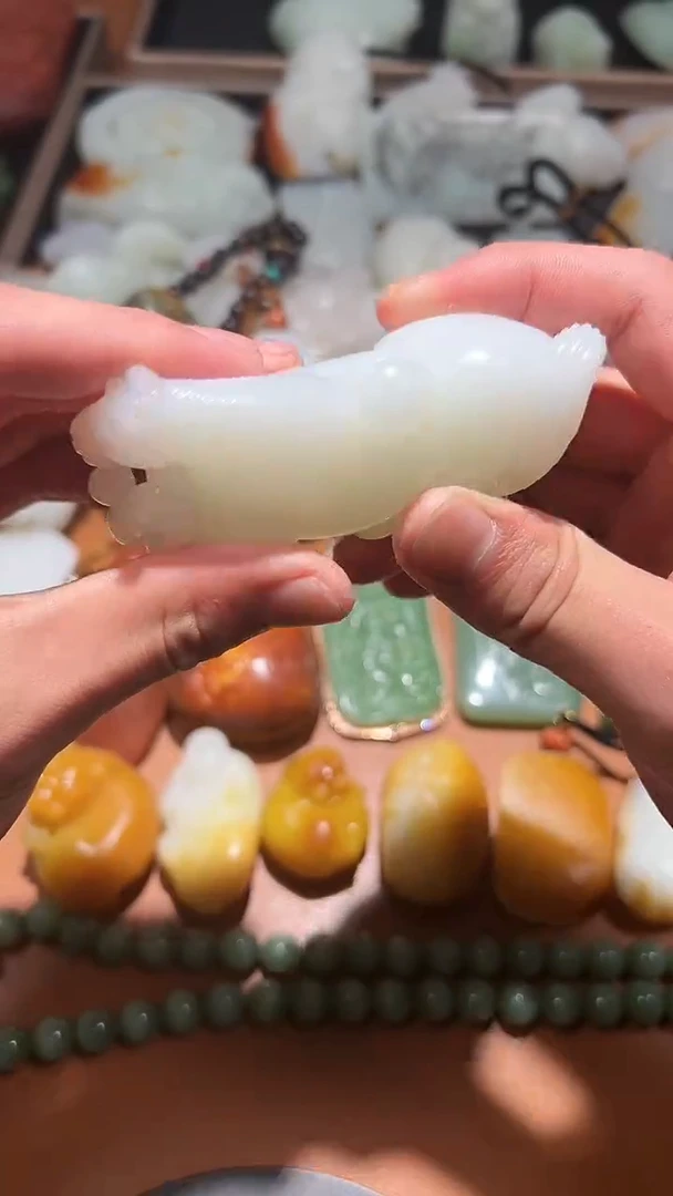 未镶嵌和田玉把件全**。和田玉