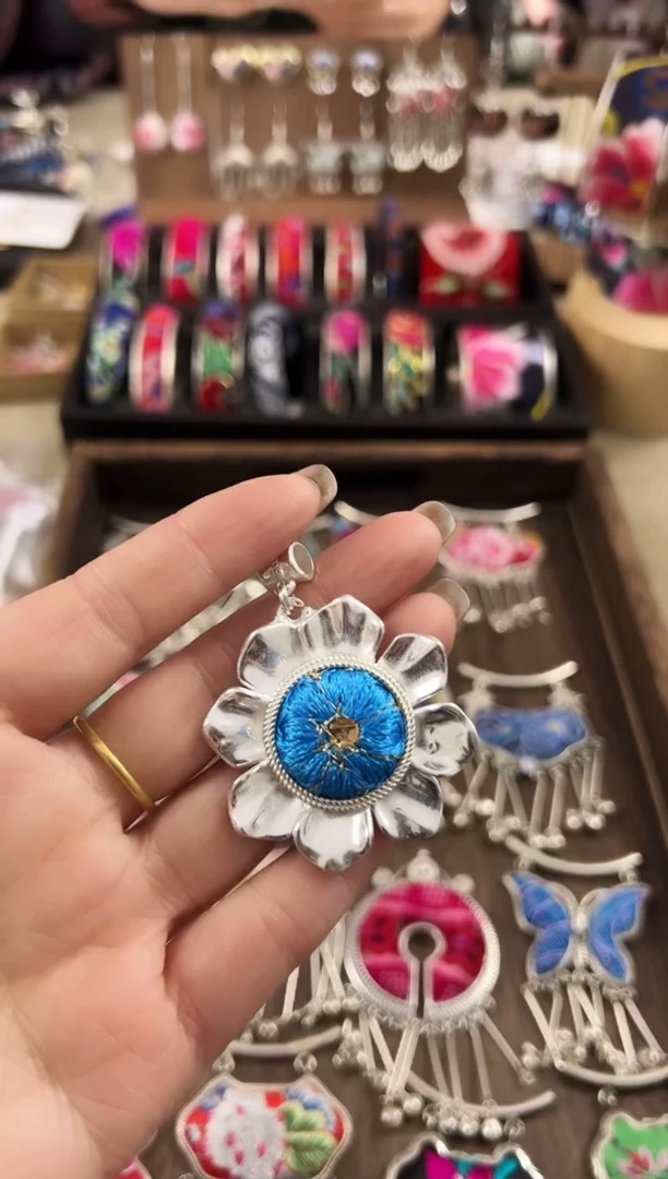 【闪购商品】织绣民族风老绣饰品107