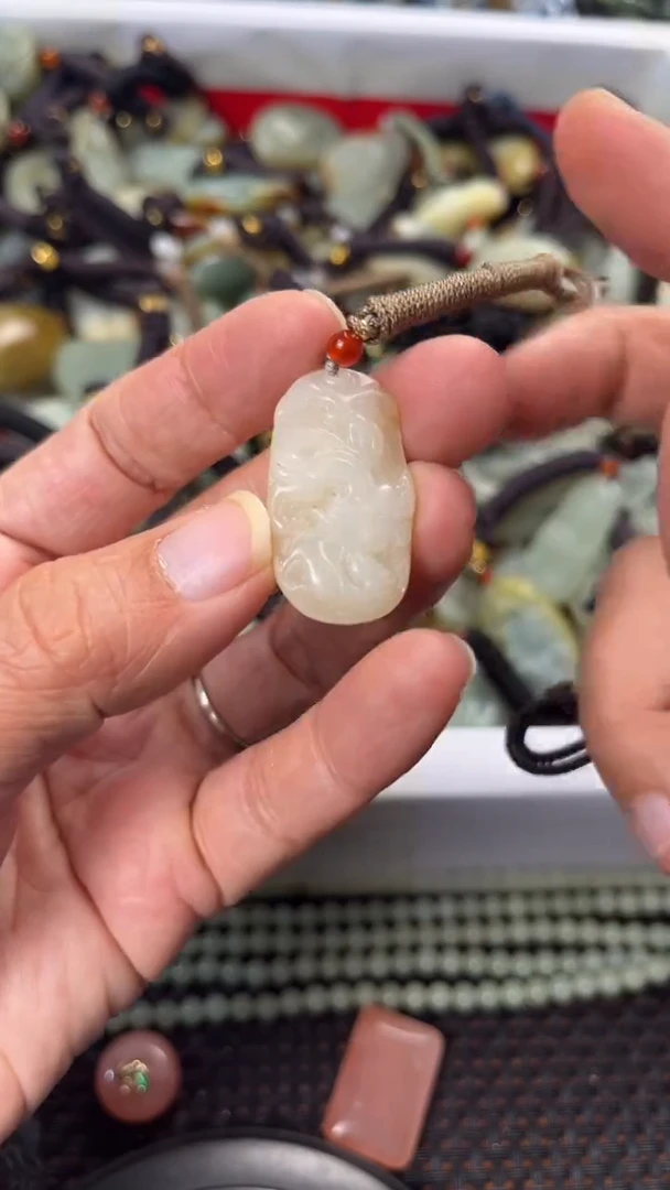 【闪购商品】和田玉颈饰未镶嵌多样性发货没有证书拍一发一有瑕