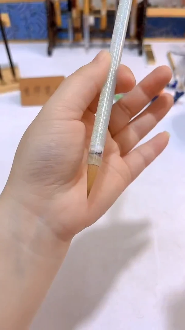 淡蓝闪杆黄狼寸楷1支