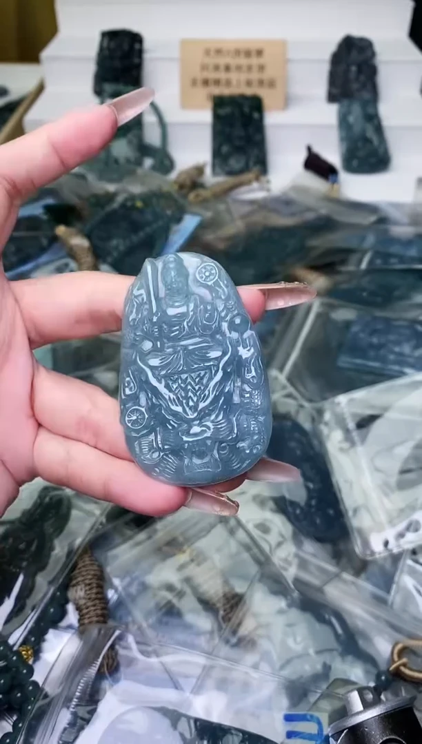 颈饰未镶嵌翡翠