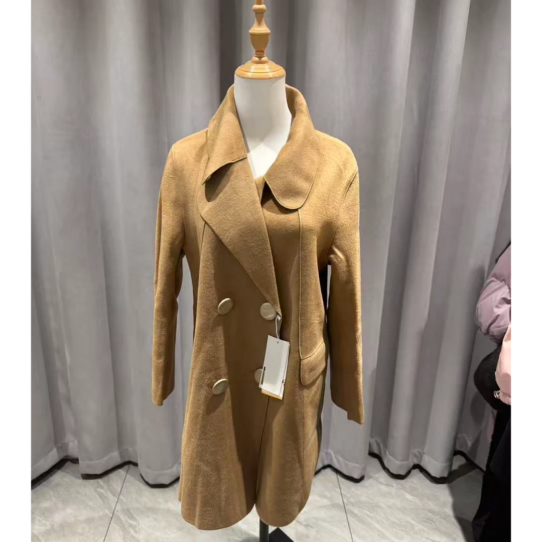 米驼色双排扣金色扣子+内里格纹可以穿到140斤身高不限制