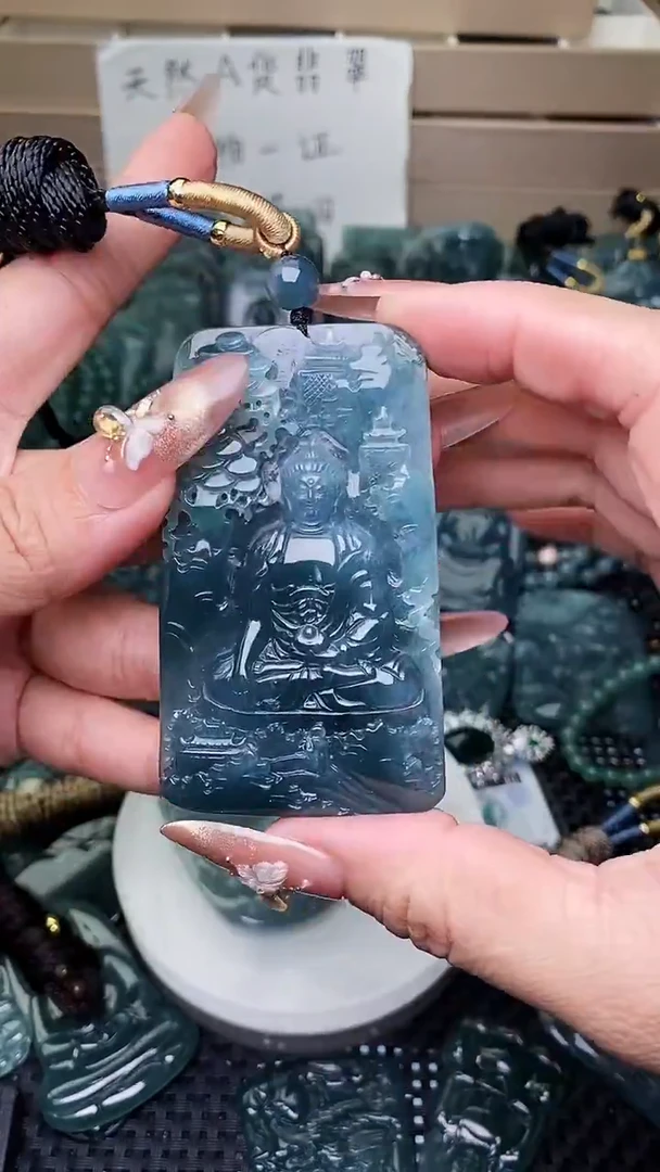 颈饰未镶嵌翡翠