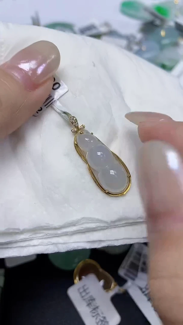 翡翠18K金镶嵌颈饰天然缅甸翡翠A货