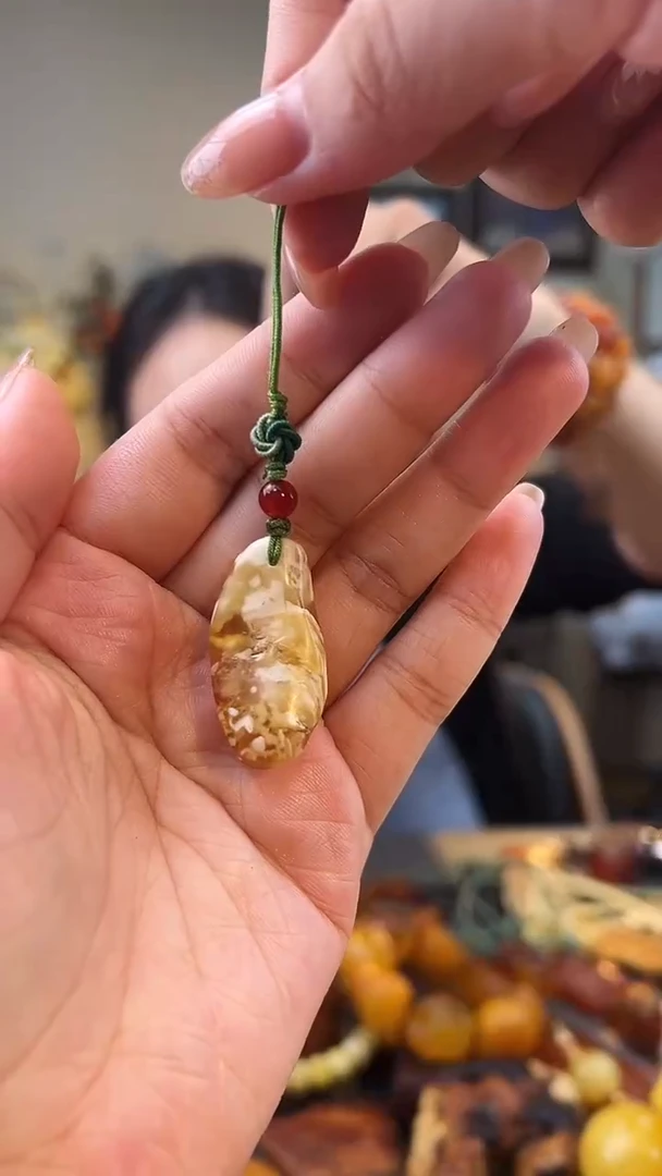 琥珀颈饰未镶嵌吊坠