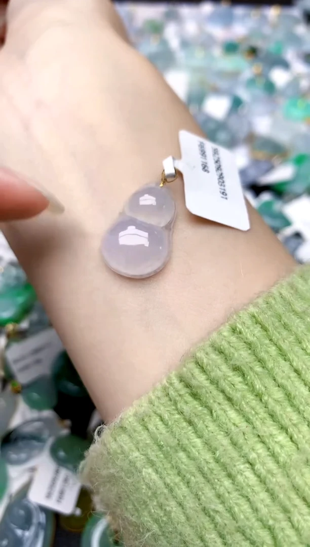 颈饰18K金镶嵌翡翠天然A货翡翠