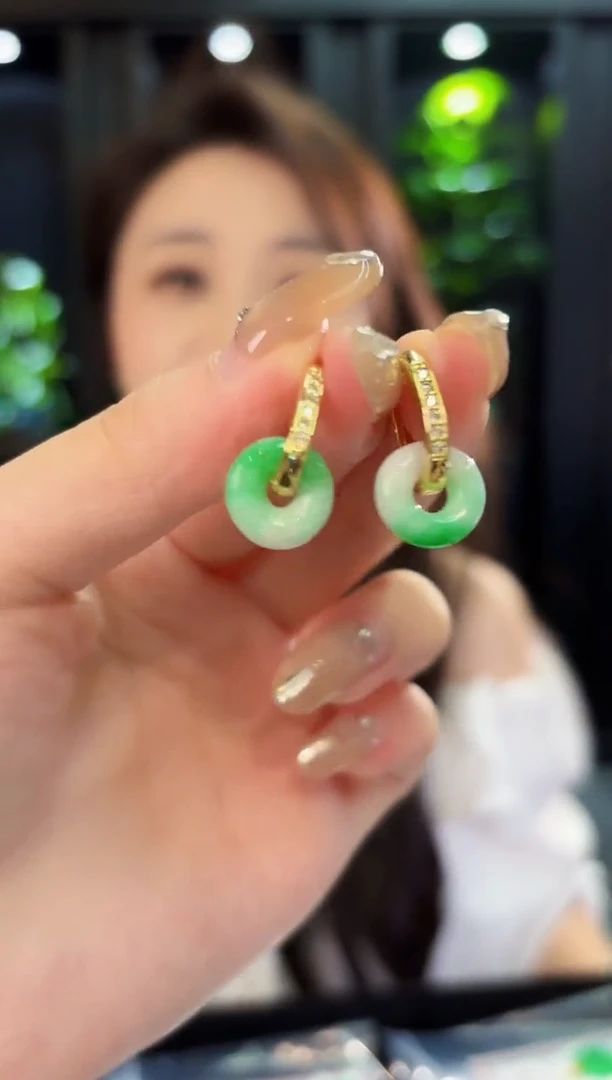 翡翠未镶嵌耳饰白   含小耳包/多样性发货/一对