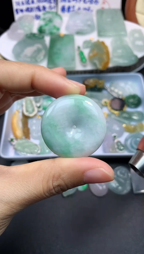 颈饰未镶嵌翡翠吊坠