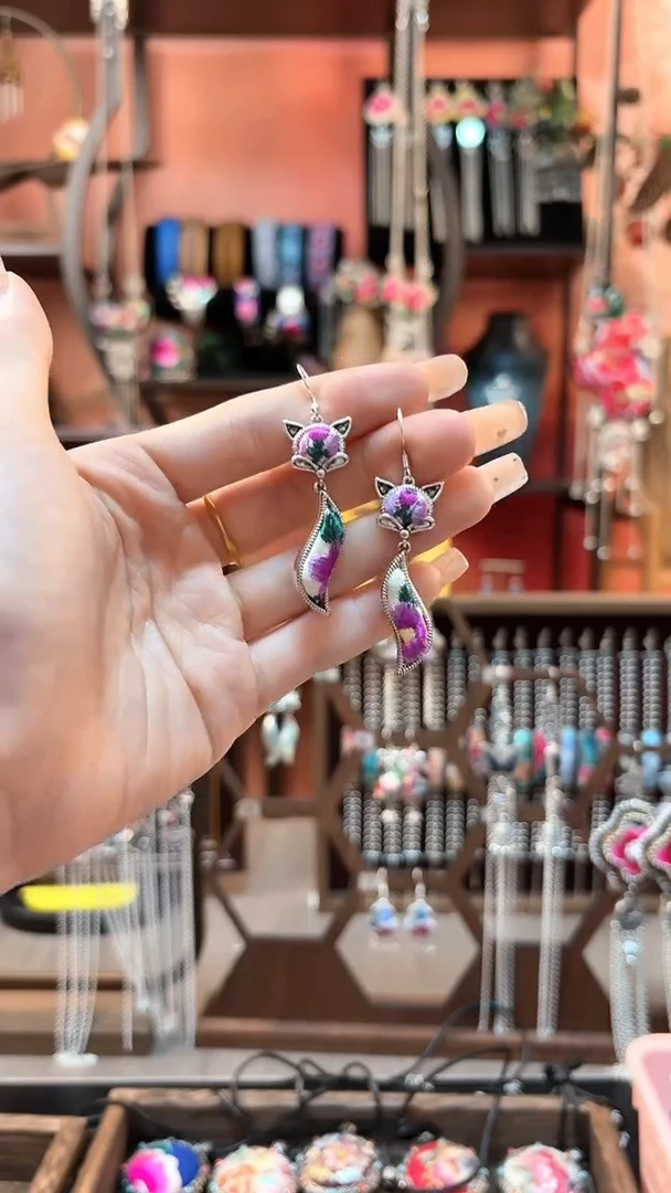 织绣云织谣民族风精美饰品 138