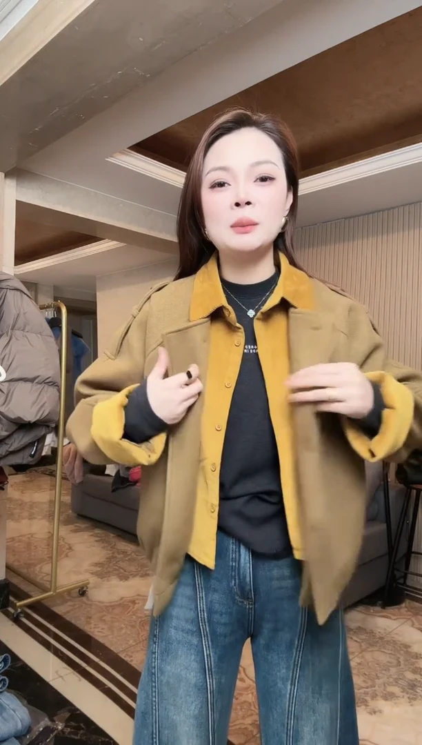 微微粉丝福利孤品外套黄色