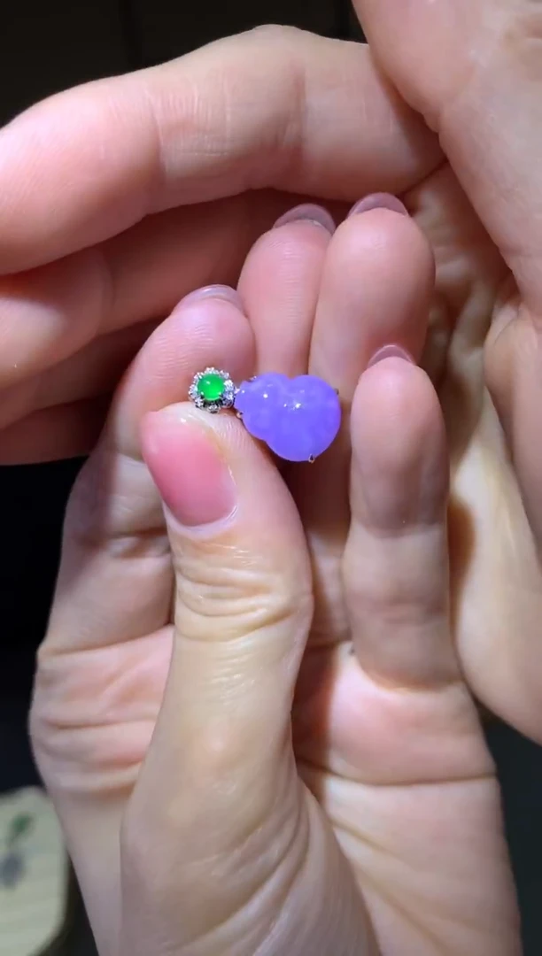 颈饰18K金镶嵌翡翠|不退不换