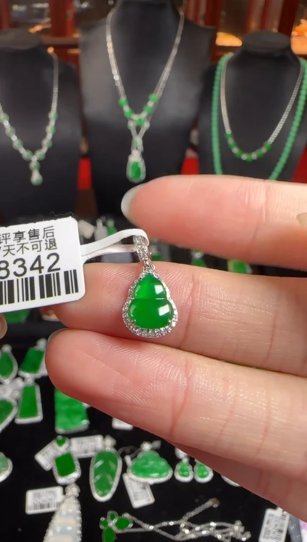 颈饰18K金镶嵌翡翠QQ3342平安喜乐手链