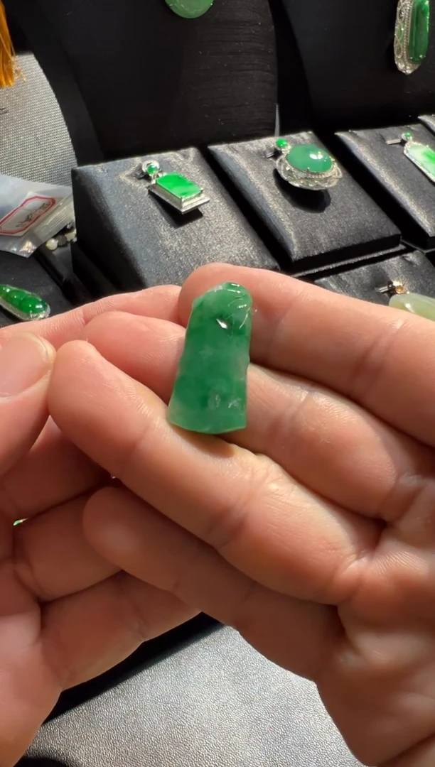 颈饰未镶嵌翡翠翡翠竹子。