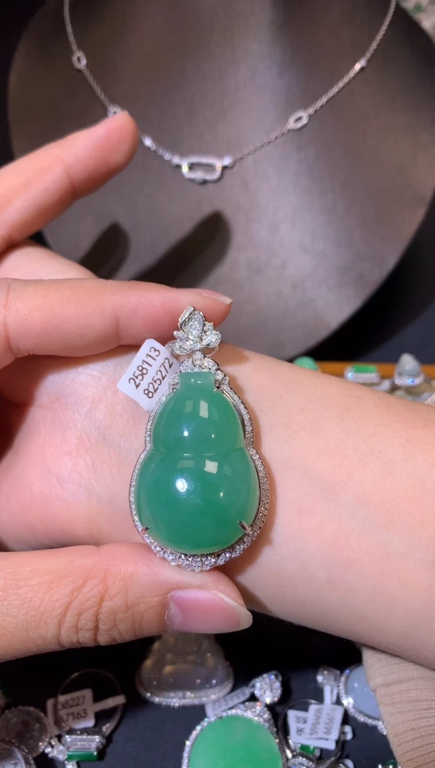 【闪购商品】翡翠吊坠(不含链)18K金镶嵌吊坠