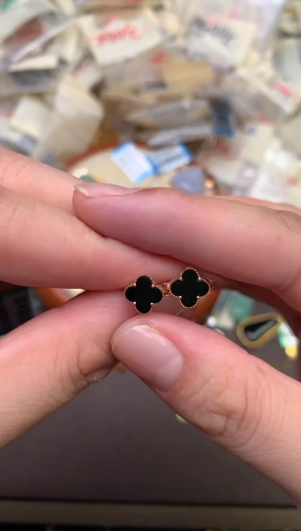 翡翠挂件18K金镶嵌 —