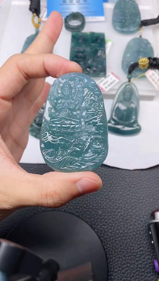 颈饰未镶嵌翡翠