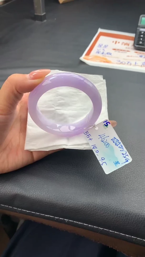 未镶嵌手镯翡翠自带#送人#，联系客服核对地址~