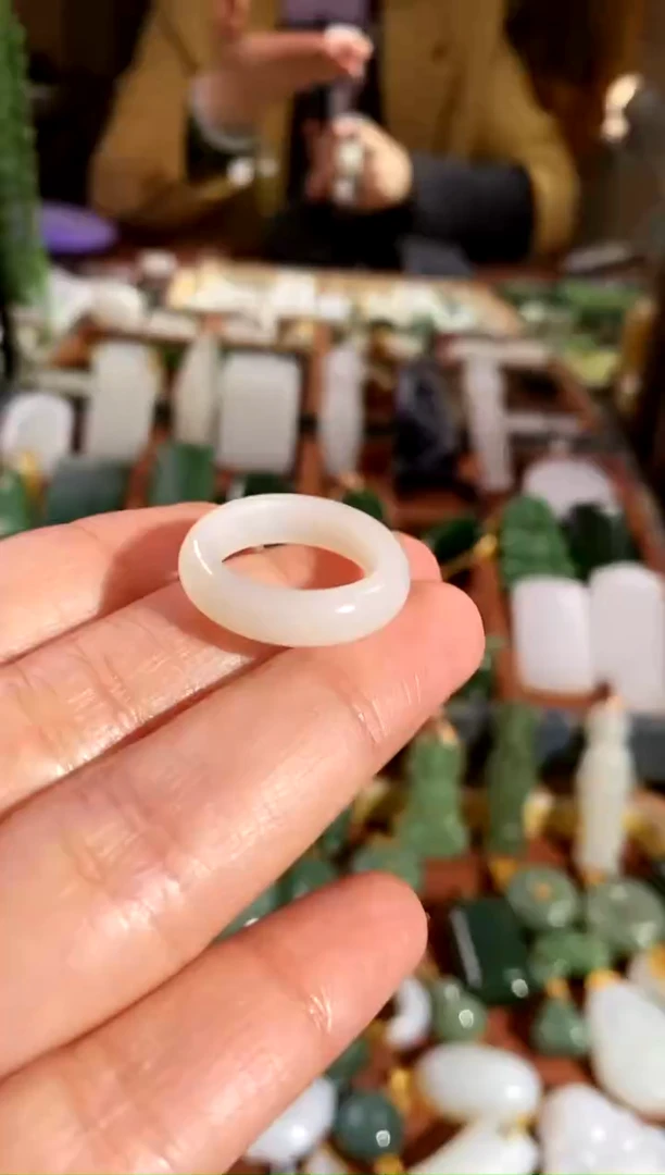 未镶嵌戒指和田玉14