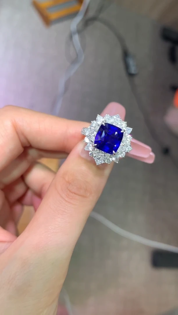 戒指蓝宝石18K金镶嵌4.56CT