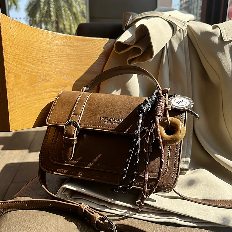 WEIZIMAN秋冬新款植鞣牛皮邮差包翻盖剑桥包学院风手提斜挎单肩包