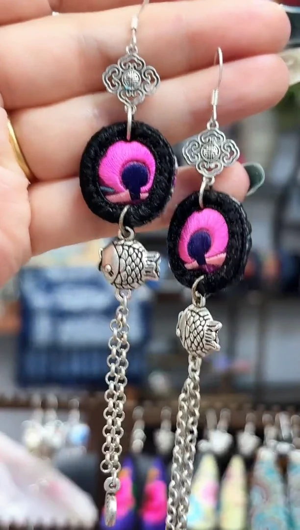 织绣简**吸云织瑶非遗老绣饰品381