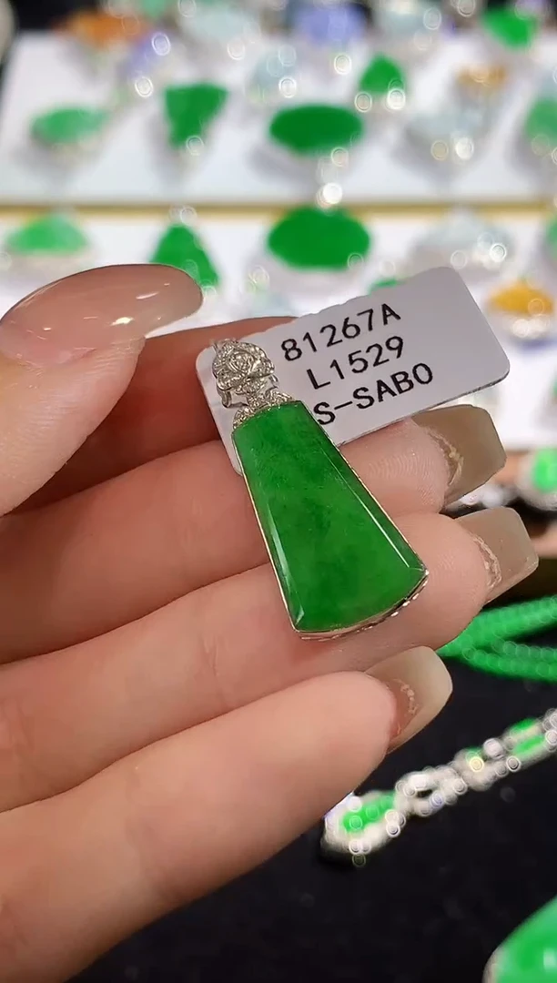 翡翠18K金镶嵌吊坠(不含链)L1529多样性发其一