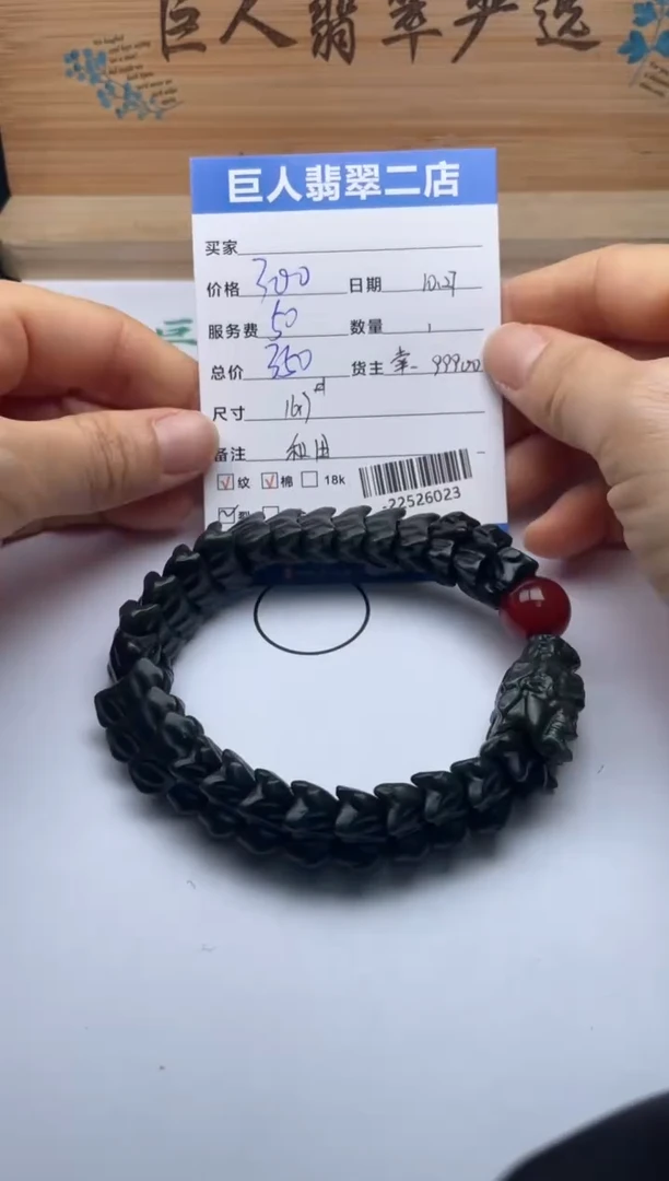 颈饰未镶嵌和田玉手镯多人-22526023