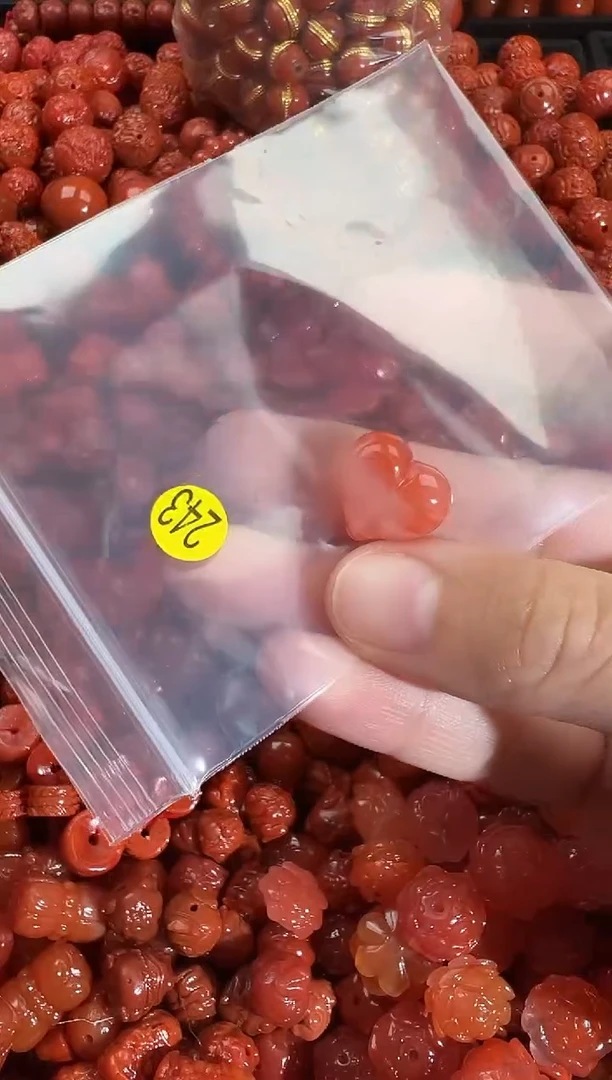 颈饰未镶嵌南红玛瑙1