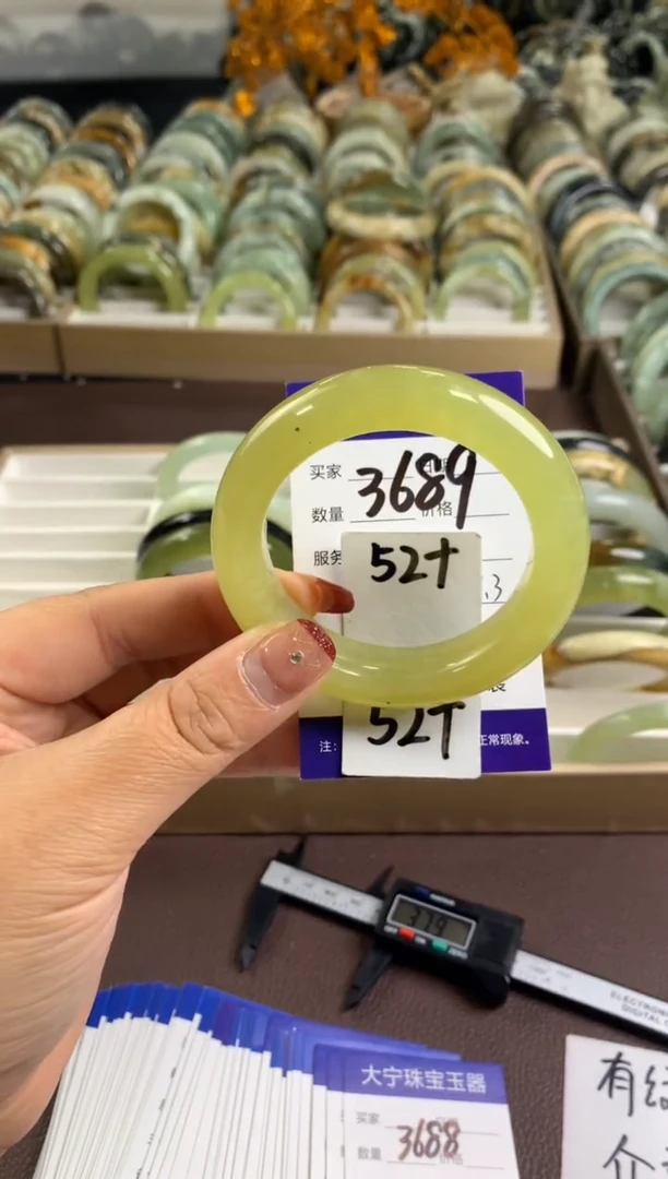 【闪购商品】蛇纹石玉手镯未镶嵌3689