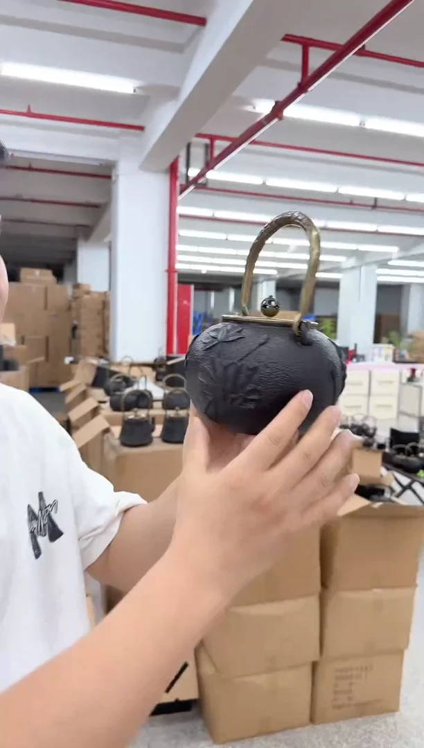 金属荷花年份老铁壶