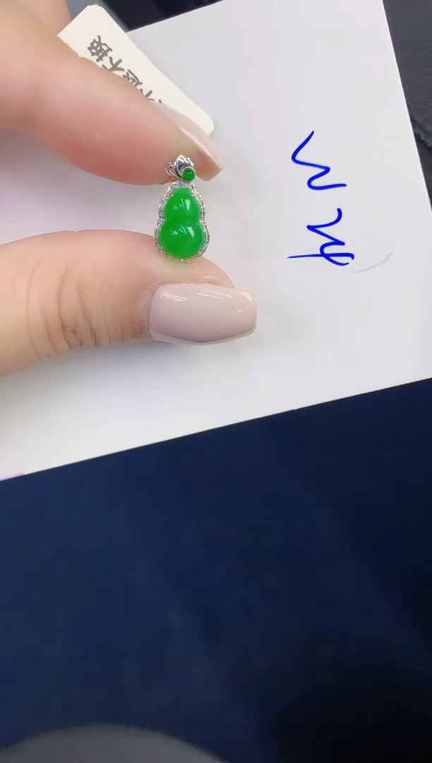 颈饰18K金镶嵌翡翠缅甸天然翡翠A货