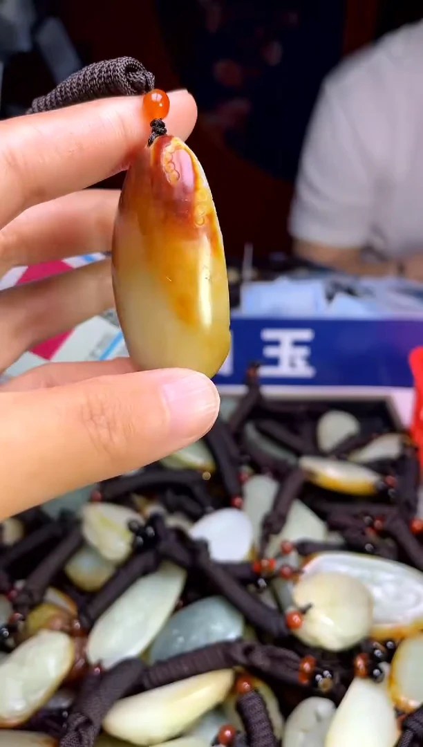 和田玉未镶嵌颈饰1