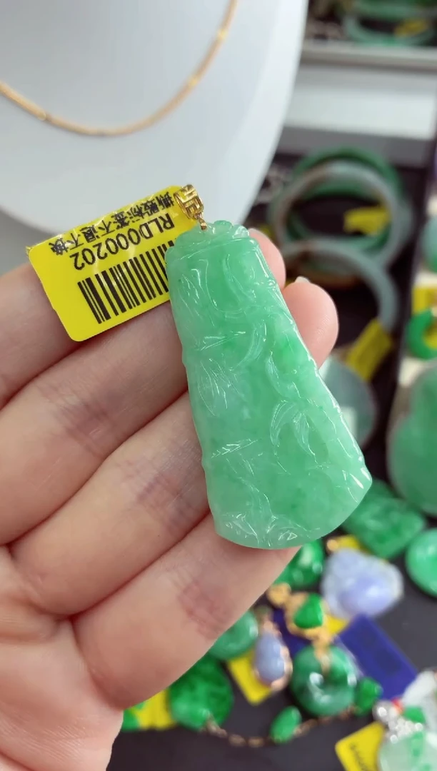 吊坠(不含链)18K金镶嵌翡翠挂件