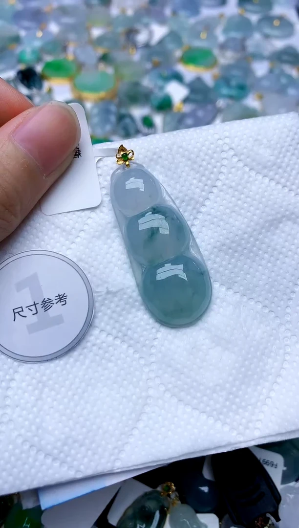 颈饰18K金镶嵌翡翠天然A货翡翠