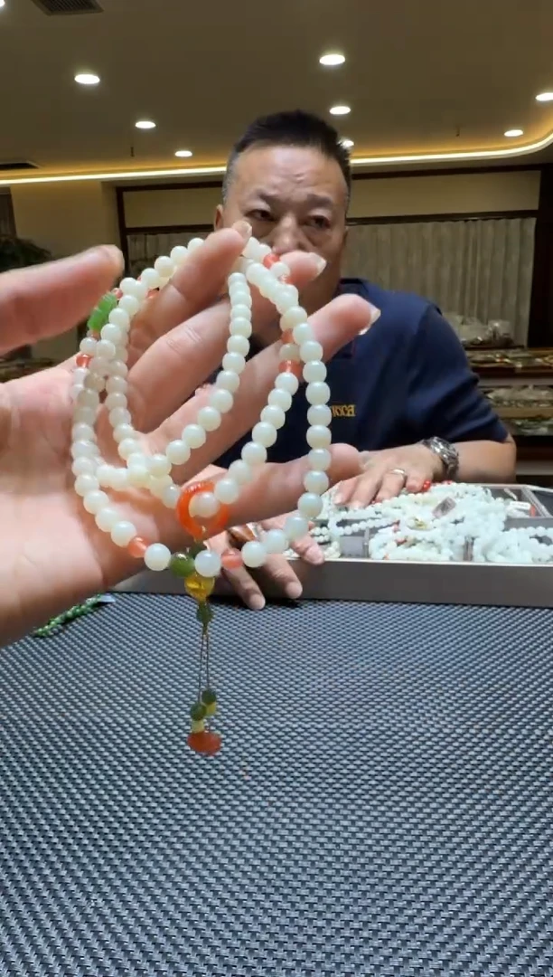 颈饰未镶嵌和田玉项链