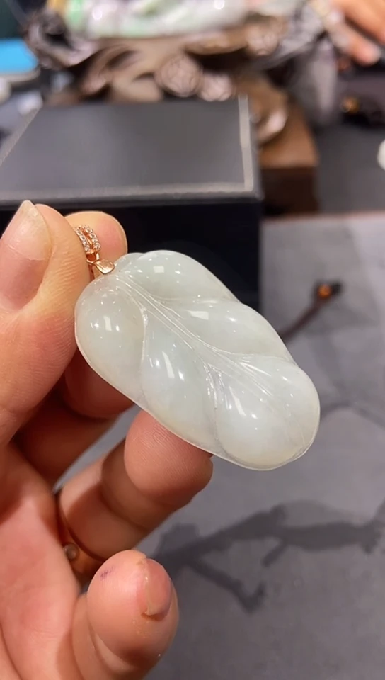 翡翠未镶嵌颈饰吊坠